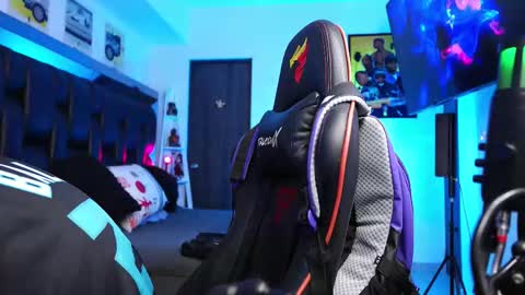 logan_hugh8 online show from February 23, 8:50 pm