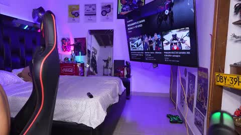 logan_hugh8 online show from March 12, 1:34 am