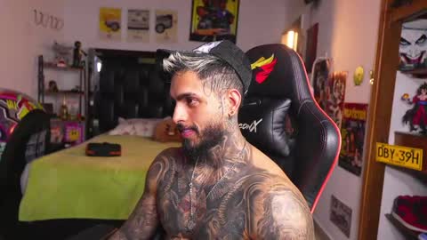 logan_hugh8 online show from May 27, 1:57 am