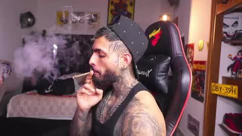 logan_hugh8 online show from June 9, 10:21 pm