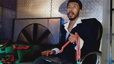 Snapshot of logan_mercer chatting on December 4, 4:11 am logan_mercer online show from December 4, 4:11 am