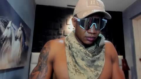 logan_varela online show from December 12, 11:47 pm