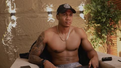 logan_varela online show from November 27, 12:24 am