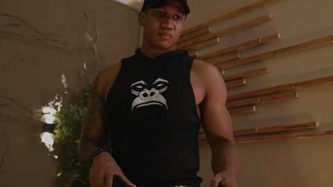 logan_varela online show from November 29, 1:25 pm