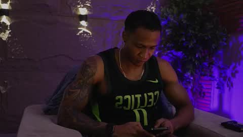 logan_varela online show from December 3, 12:58 pm