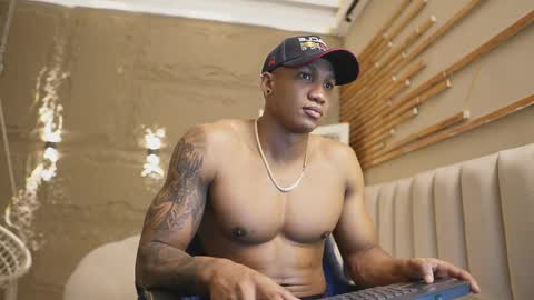 logan_varela online show from April 29, 4:44 pm