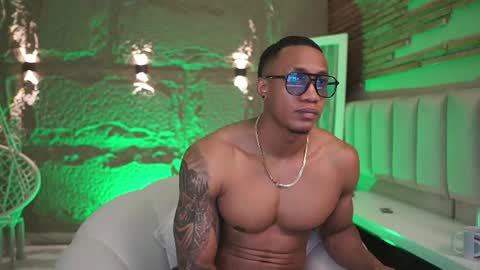 Snapshot of logan_varela chatting on June 13, 4:49 pm logan_varela online show from June 13, 4:49 pm