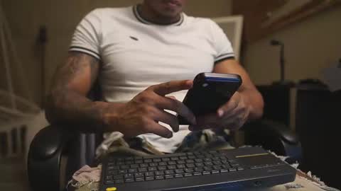 Snapshot of logan_varela chatting on July 8, 12:42 pm logan_varela online show from July 8, 12:42 pm