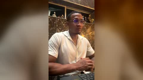 Snapshot of logan_varela chatting on July 22, 11:13 am logan_varela online show from July 22, 11:13 am