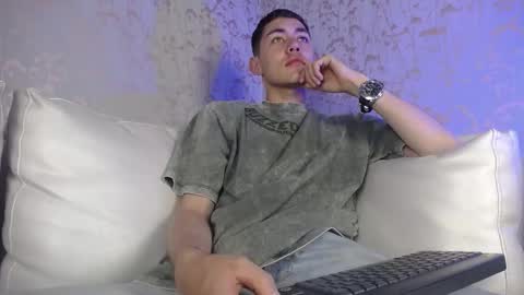 Snapshot of loganfoster_ chatting on November 26, 8:21 pm Loganfoster online show from November 26, 8:21 pm