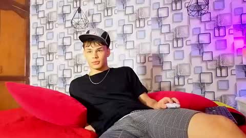 logansteel_ online show from May 12, 6:54 am