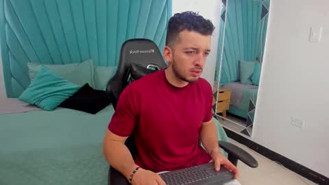 Snapshot of loganwolfjs chatting on March 20, 12:10 pm Logan Wolf online show from March 20, 12:10 pm