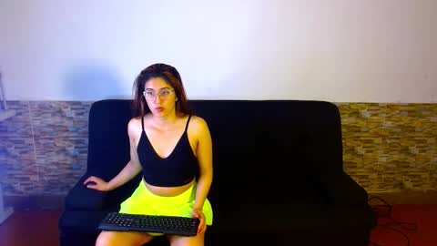 Snapshot of lois_fer chatting on March 27, 12:38 am Lois online show from March 27, 12:38 am