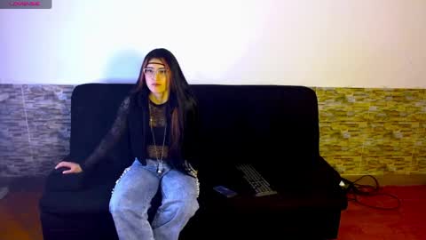 Snapshot of lois_fer chatting on April 3, 12:19 am Lois online show from April 3, 12:19 am