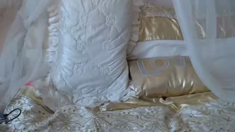 Snapshot of lokagold chatting on January 25, 9:36 am Lilu online show from January 25, 9:36 am