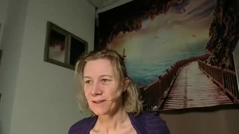 lola_belgium online show from April 23, 5:30 am