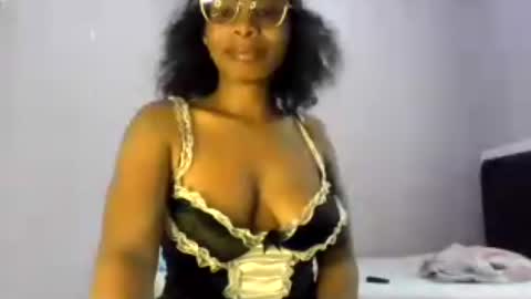 Snapshot of lola_coco chatting on July 6, 10:34 am Lola Coco online show from July 6, 10:34 am