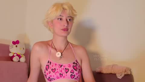 Snapshot of lola_creammy chatting on May 15, 10:39 pm Lola . online show from May 15, 10:39 pm