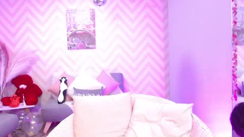 Lola online show from October 5, 3:54 pm