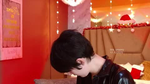 Lola online show from December 17, 1:50 pm