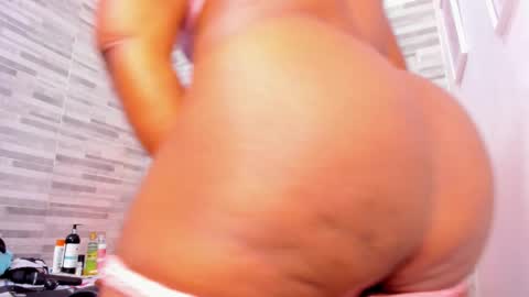 Snapshot of lola_hornei chatting on February 21, 2:27 pm Lola online show from February 21, 2:27 pm