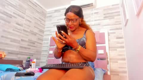 Snapshot of lola_hornei chatting on February 27, 2:21 pm Lola online show from February 27, 2:21 pm