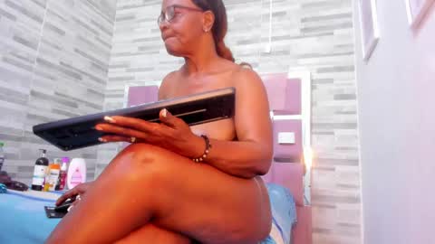 Snapshot of lola_hornei chatting on March 1, 2:34 pm Lola online show from March 1, 2:34 pm