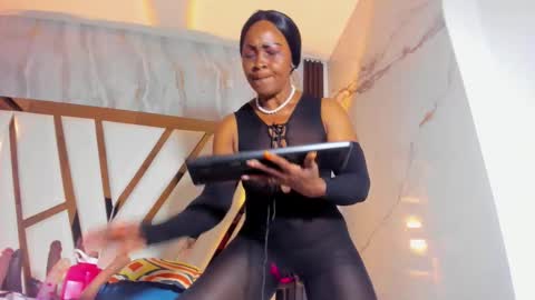 Snapshot of lola_hornei chatting on November 6, 11:55 am Lola online show from November 6, 11:55 am