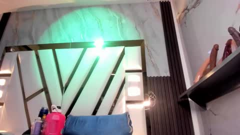 Snapshot of lola_hornei chatting on December 2, 11:37 am Lola online show from December 2, 11:37 am