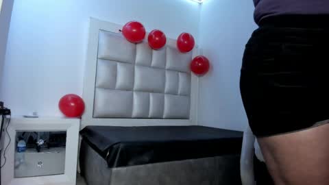 lola_js online show from April 10, 11:59 am