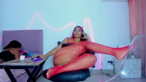 Snapshot of lola_lustrum chatting on June 4, 6:03 pm lola_lustrum online show from June 4, 6:03 pm