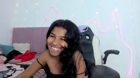Snapshot of lola_lustrum chatting on June 5, 2:01 pm lola_lustrum online show from June 5, 2:01 pm