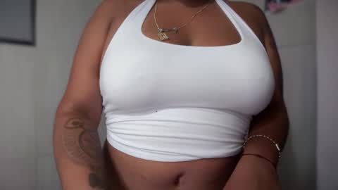 Snapshot of lola_luxe11 chatting on September 9, 2:00 am lola_luxe11 online show from September 9, 2:00 am