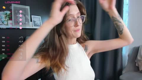 Lola online show from December 11, 9:09 am