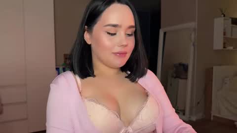 lola_razee online show from July 24, 10:30 pm