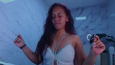 Snapshot of lola_roses_tf chatting on May 14, 1:40 pm Lola online show from May 14, 1:40 pm