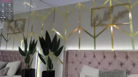 lola_saenz__ online show from March 14, 11:59 am