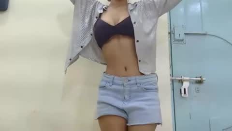 lolaa online show from October 13, 5:29 am