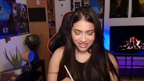 Snapshot of lolaasmith_21 chatting on May 14, 8:37 pm lolaasmith_21 online show from May 14, 8:37 pm