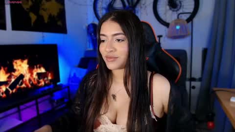 Snapshot of lolaasmith_21 chatting on May 24, 2:55 pm lolaasmith_21 online show from May 24, 2:55 pm