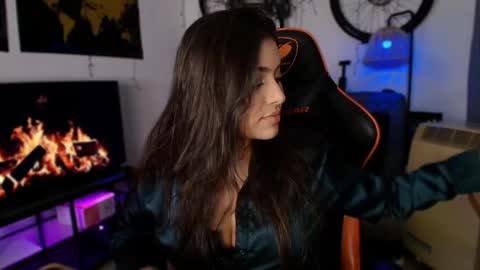 Snapshot of lolaasmith_21 chatting on May 25, 8:37 pm lolaasmith_21 online show from May 25, 8:37 pm
