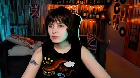 Snapshot of lolaasmus chatting on April 17, 11:46 am I consider myself the god Loki but life just calls me LOL online show from April 17, 11:46 am