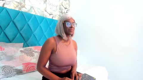 lola online show from September 21, 12:51 pm