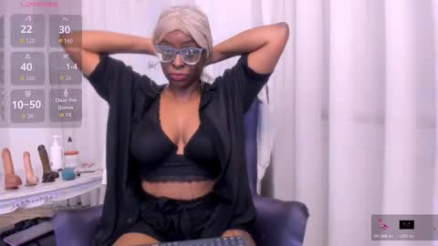 Snapshot of lolajenkiins chatting on November 8, 11:54 am lola online show from November 8, 11:54 am