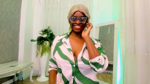 Snapshot of lolajenkiins chatting on November 19, 2:06 pm lola online show from November 19, 2:06 pm