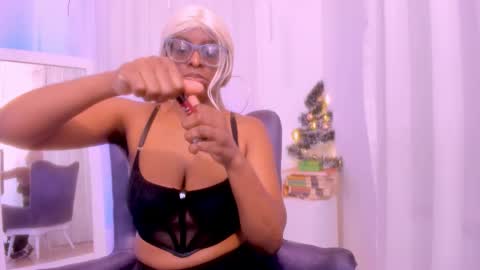 Snapshot of lolajenkiins chatting on December 16, 12:54 pm lola online show from December 16, 12:54 pm