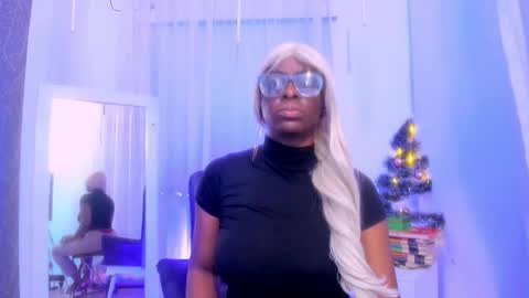 Snapshot of lolajenkiins chatting on December 17, 10:43 am lola online show from December 17, 10:43 am