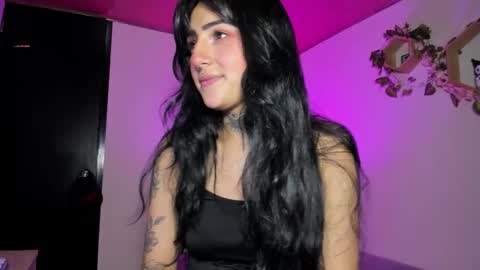 Snapshot of lolaleah_ chatting on January 14, 4:51 am Lola online show from January 14, 4:51 am