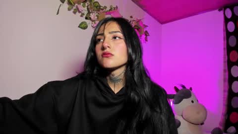 Snapshot of lolaleah_ chatting on February 25, 8:46 am Lola online show from February 25, 8:46 am