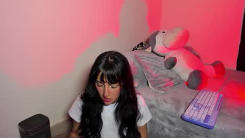 Snapshot of lolaleah_ chatting on March 6, 8:55 am Lola online show from March 6, 8:55 am